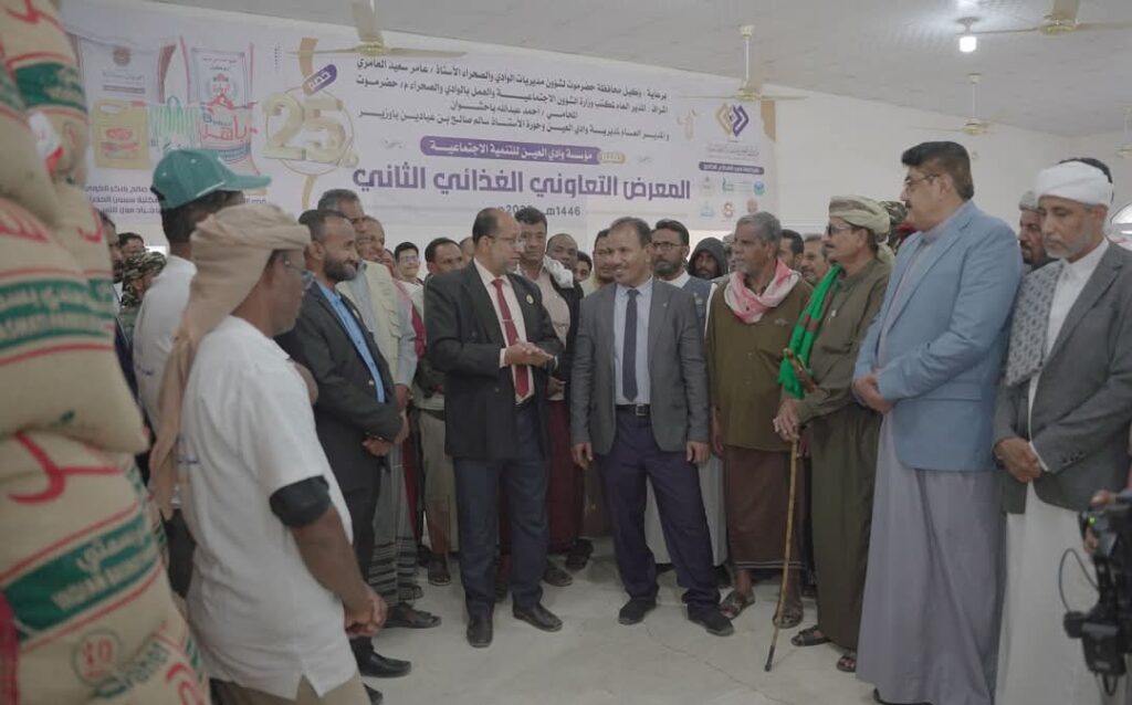 الوكيل العامري يفتتح المعرض التعاوني الغذائي الثاني بوادي العين الوكيل العامري يفتتح المعرض التعاوني الغذائي الثاني بوادي العين