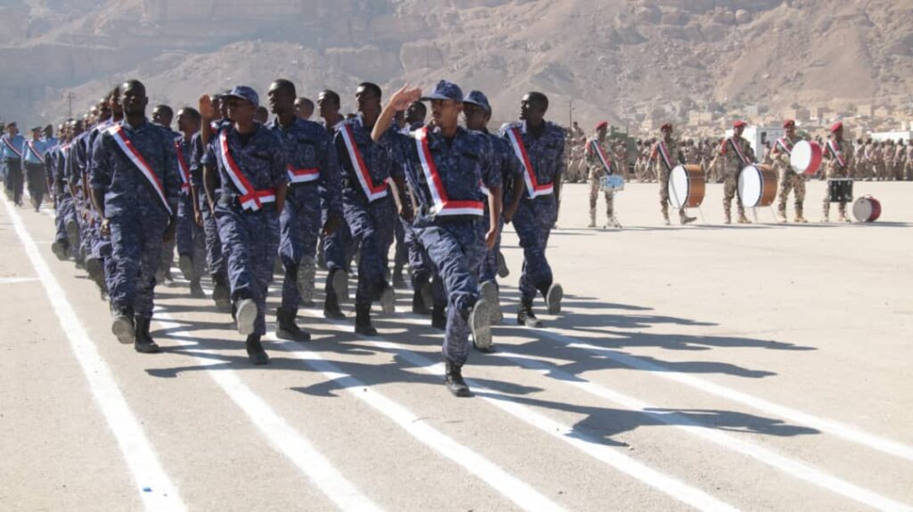 الوكيل العامري يدشن العام التدريبي والعملياتي بقيادة المنطقة العسكرية الأولى الوكيل العامري يدشن العام التدريبي والعملياتي بقيادة المنطقة العسكرية الأولى