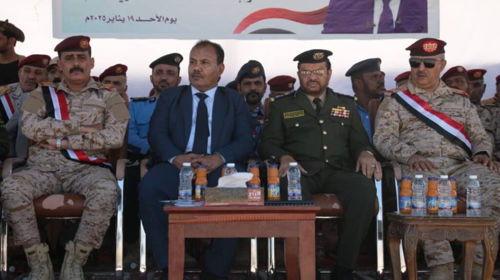 الوكيل العامري يدشن العام التدريبي والعملياتي بقيادة المنطقة العسكرية الأولى الوكيل العامري يدشن العام التدريبي والعملياتي بقيادة المنطقة العسكرية الأولى