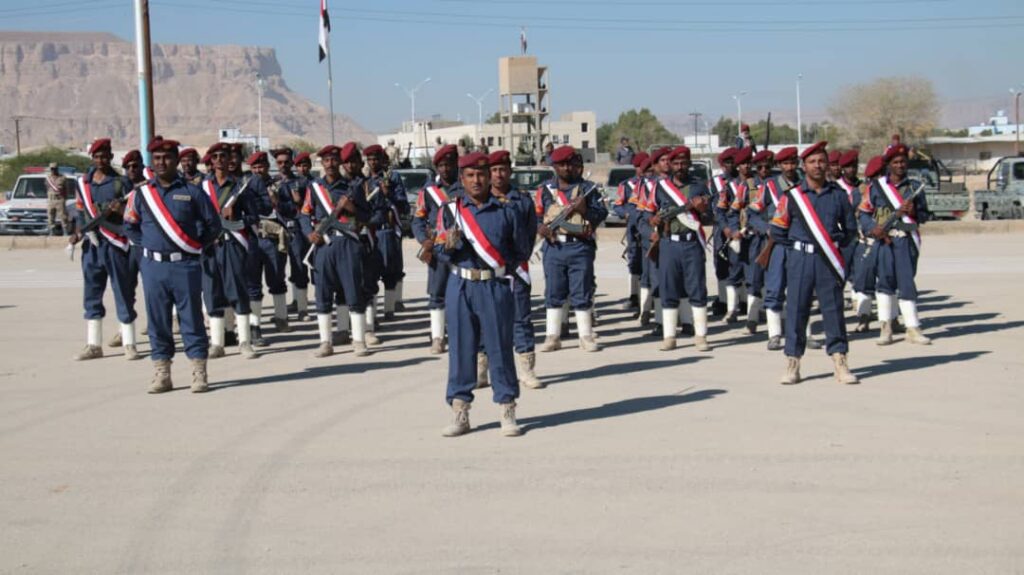 الوكيل العامري يدشن العام التدريبي والعملياتي بقيادة المنطقة العسكرية الأولى الوكيل العامري يدشن العام التدريبي والعملياتي بقيادة المنطقة العسكرية الأولى