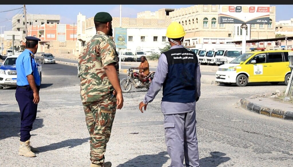 شاهد بالصور .. الحملة التفتيشية المشتركه لضبط المركبات المحولة للعمل بوقود الغاز المسال بطرق عشوائية في مدينة الشحر بساحل حضرموت شاهد بالصور .. الحملة التفتيشية المشتركه لضبط المركبات المحولة للعمل بوقود الغاز المسال بطرق عشوائية في مدينة الشحر بساحل حضرموت