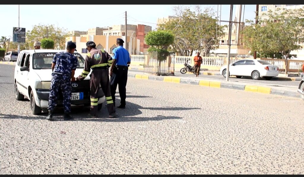 شاهد بالصور .. الحملة التفتيشية المشتركه لضبط المركبات المحولة للعمل بوقود الغاز المسال بطرق عشوائية في مدينة الشحر بساحل حضرموت شاهد بالصور .. الحملة التفتيشية المشتركه لضبط المركبات المحولة للعمل بوقود الغاز المسال بطرق عشوائية في مدينة الشحر بساحل حضرموت