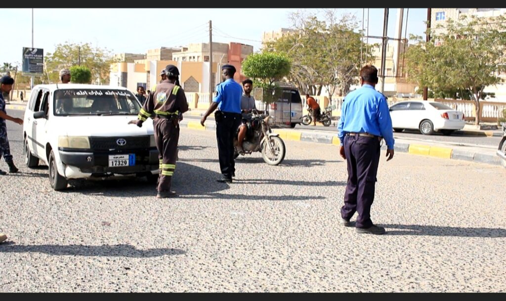 شاهد بالصور .. الحملة التفتيشية المشتركه لضبط المركبات المحولة للعمل بوقود الغاز المسال بطرق عشوائية في مدينة الشحر بساحل حضرموت شاهد بالصور .. الحملة التفتيشية المشتركه لضبط المركبات المحولة للعمل بوقود الغاز المسال بطرق عشوائية في مدينة الشحر بساحل حضرموت