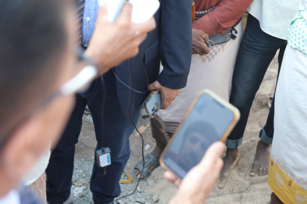 اجرى خلاله اتصالا مرئيا بالمحافظ ابن ماضي من عاصمة المديرية منطقة الجول،، اجرى خلاله اتصالا مرئيا بالمحافظ ابن ماضي من عاصمة المديرية منطقة الجول،،