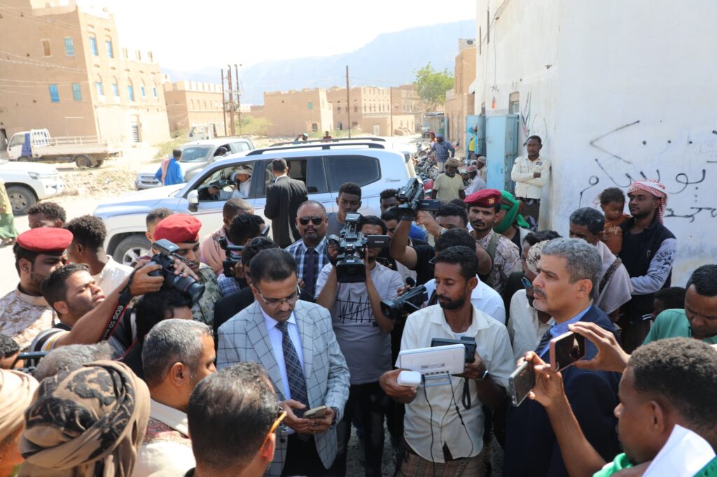 اجرى خلاله اتصالا مرئيا بالمحافظ ابن ماضي من عاصمة المديرية منطقة الجول،، اجرى خلاله اتصالا مرئيا بالمحافظ ابن ماضي من عاصمة المديرية منطقة الجول،،