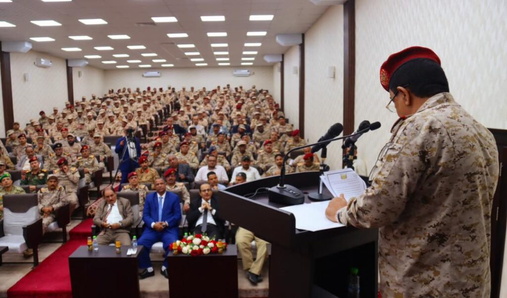 وزير الدفاع : قواتنا المسلحة سيف بتّار قطع اوصال المشروع الإيراني وزير الدفاع : قواتنا المسلحة سيف بتّار قطع اوصال المشروع الإيراني