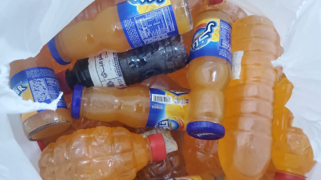 شاهد بالصور .. ضبط مواد غذائية فاسدة وانتهاكات صحية في عدد من المطاعم والبوفيهات بالشحر شاهد بالصور .. ضبط مواد غذائية فاسدة وانتهاكات صحية في عدد من المطاعم والبوفيهات بالشحر