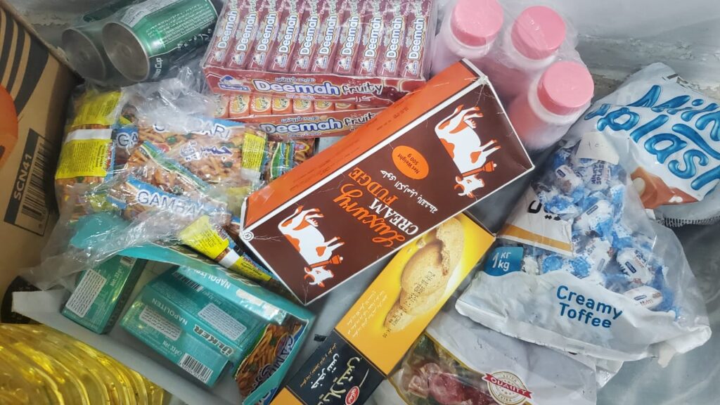 شاهد بالصور .. ضبط مواد غذائية فاسدة وانتهاكات صحية في عدد من المطاعم والبوفيهات بالشحر شاهد بالصور .. ضبط مواد غذائية فاسدة وانتهاكات صحية في عدد من المطاعم والبوفيهات بالشحر