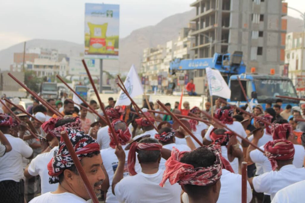 بالصور ..وقفة جماهيرية حاشدة في المكلا احتجاجًا على تدهور الوضع المعيشي والخدمي ودعمًا لاستحقاقات حضرموت بالصور ..وقفة جماهيرية حاشدة في المكلا احتجاجًا على تدهور الوضع المعيشي والخدمي ودعمًا لاستحقاقات حضرموت
