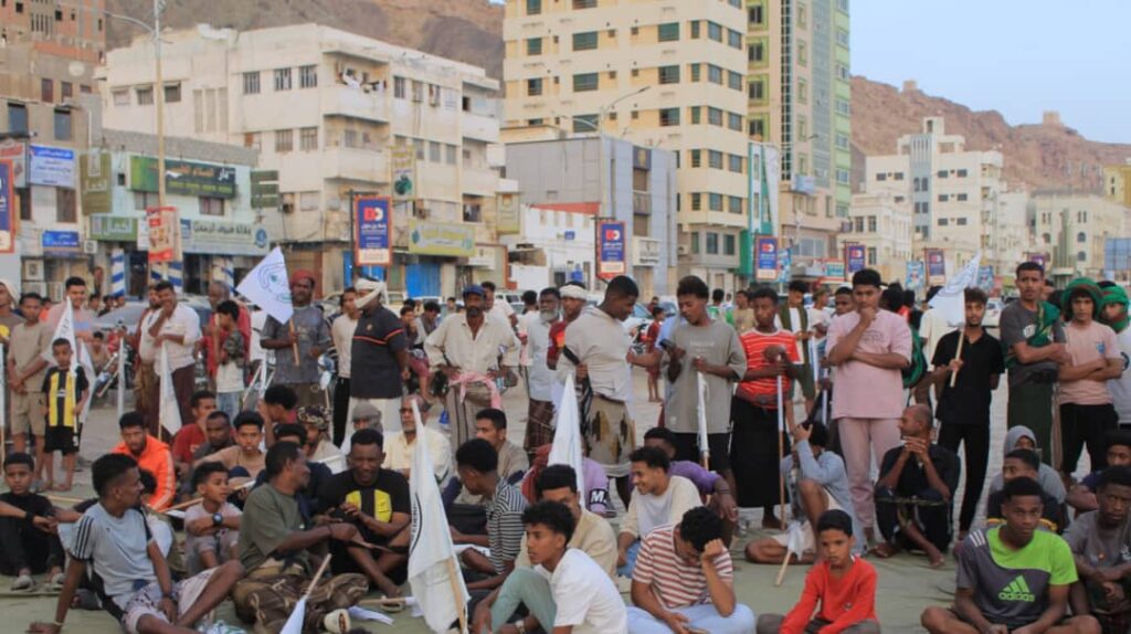 بالصور ..وقفة جماهيرية حاشدة في المكلا احتجاجًا على تدهور الوضع المعيشي والخدمي ودعمًا لاستحقاقات حضرموت بالصور ..وقفة جماهيرية حاشدة في المكلا احتجاجًا على تدهور الوضع المعيشي والخدمي ودعمًا لاستحقاقات حضرموت