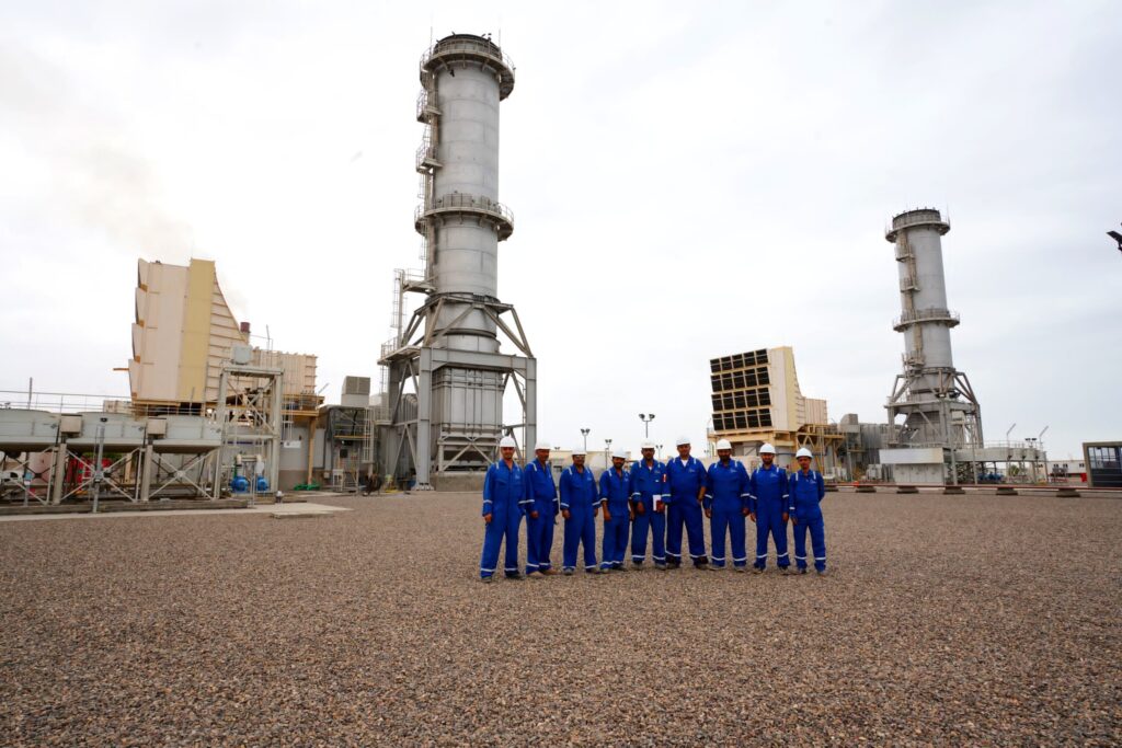 تعرّف على أكبر مشروع لتوليد الطاقة تشهده العاصمة عدن منذُ دخول الكهرباء إليها قبل تسعين عاما تعرّف على أكبر مشروع لتوليد الطاقة تشهده العاصمة عدن منذُ دخول الكهرباء إليها قبل تسعين عاما