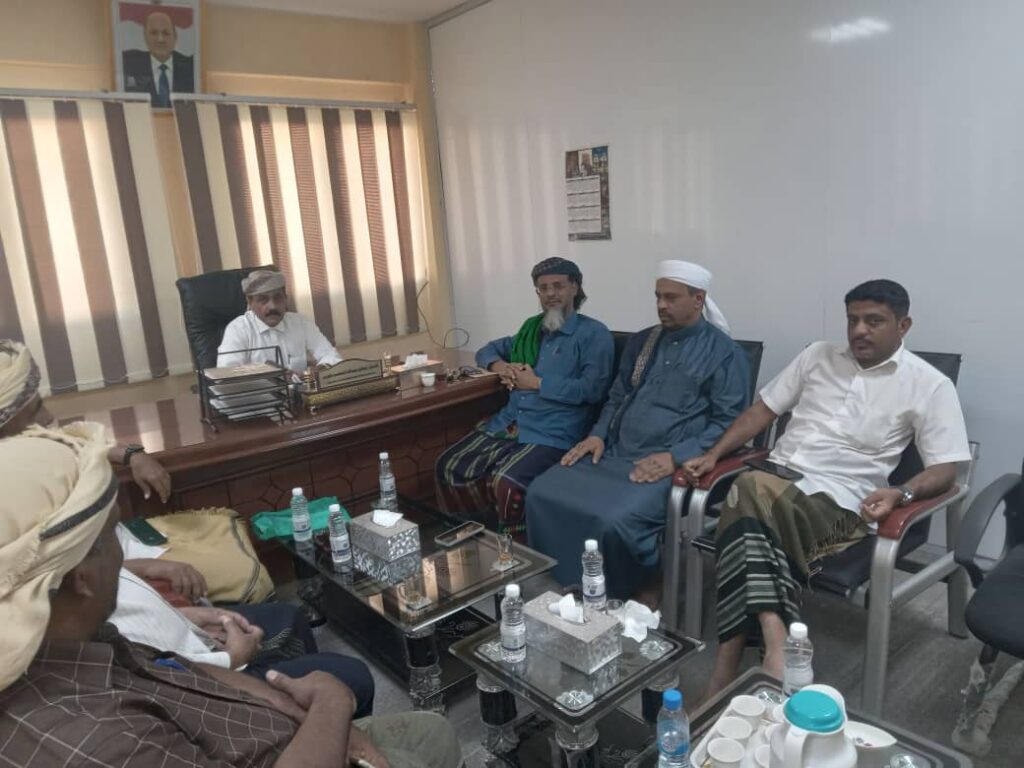 مدير عام مكتب فرع مصلحه شؤون القبائل بساحل محافظه حضرموت رئيس لجنة اصلاح ذات البين يعقد اجتماع بأعضاء اللجنة مدير عام مكتب فرع مصلحه شؤون القبائل بساحل محافظه حضرموت رئيس لجنة اصلاح ذات البين يعقد اجتماع بأعضاء اللجنة