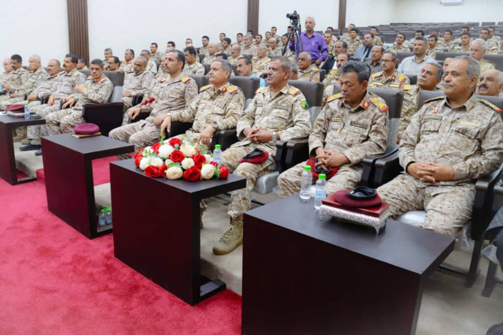 العاصمة عدن … وزير الدفاع يشيد بعزيمة الخريجين من الكليات السودانية العاصمة عدن … وزير الدفاع يشيد بعزيمة الخريجين من الكليات السودانية