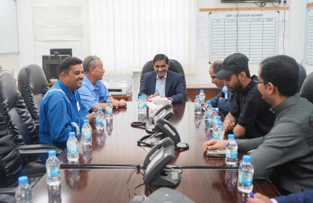 عضو مجلس القيادة الرئاسي البحسني يزور ميناء الضبة النفطي ويتتبع خط لأنبوب نفط غير قانوني عضو مجلس القيادة الرئاسي البحسني يزور ميناء الضبة النفطي ويتتبع خط لأنبوب نفط غير قانوني