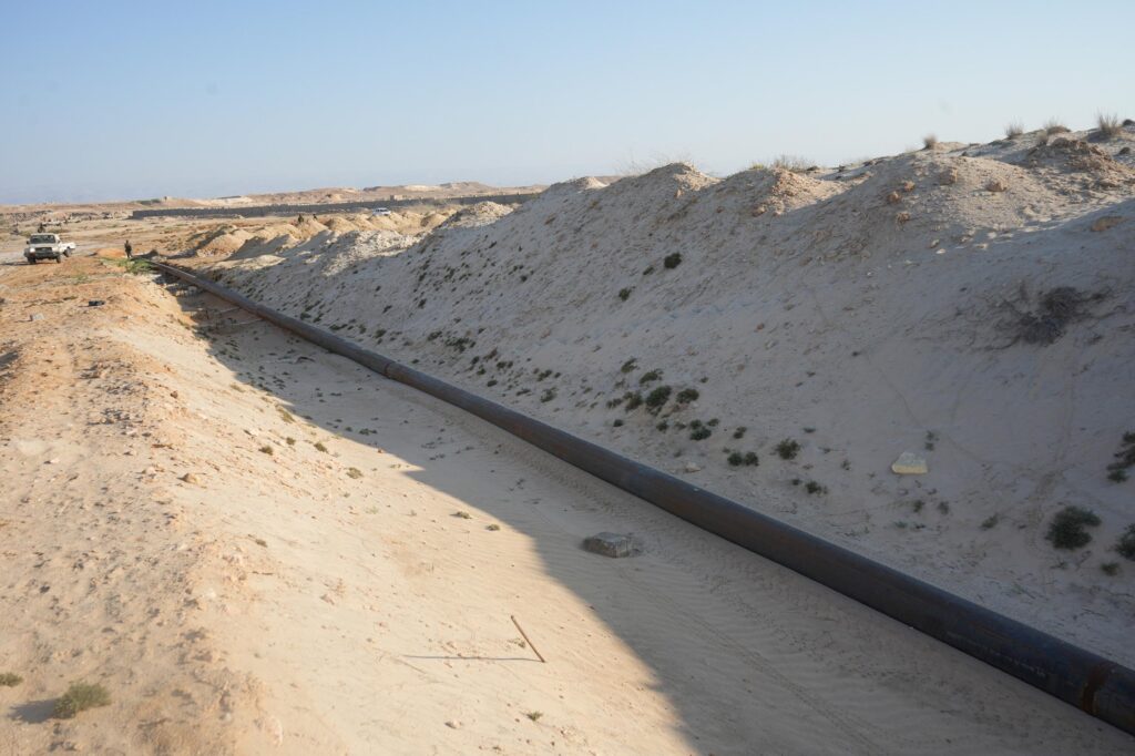 عضو مجلس القيادة الرئاسي البحسني يزور ميناء الضبة النفطي ويتتبع خط لأنبوب نفط غير قانوني عضو مجلس القيادة الرئاسي البحسني يزور ميناء الضبة النفطي ويتتبع خط لأنبوب نفط غير قانوني