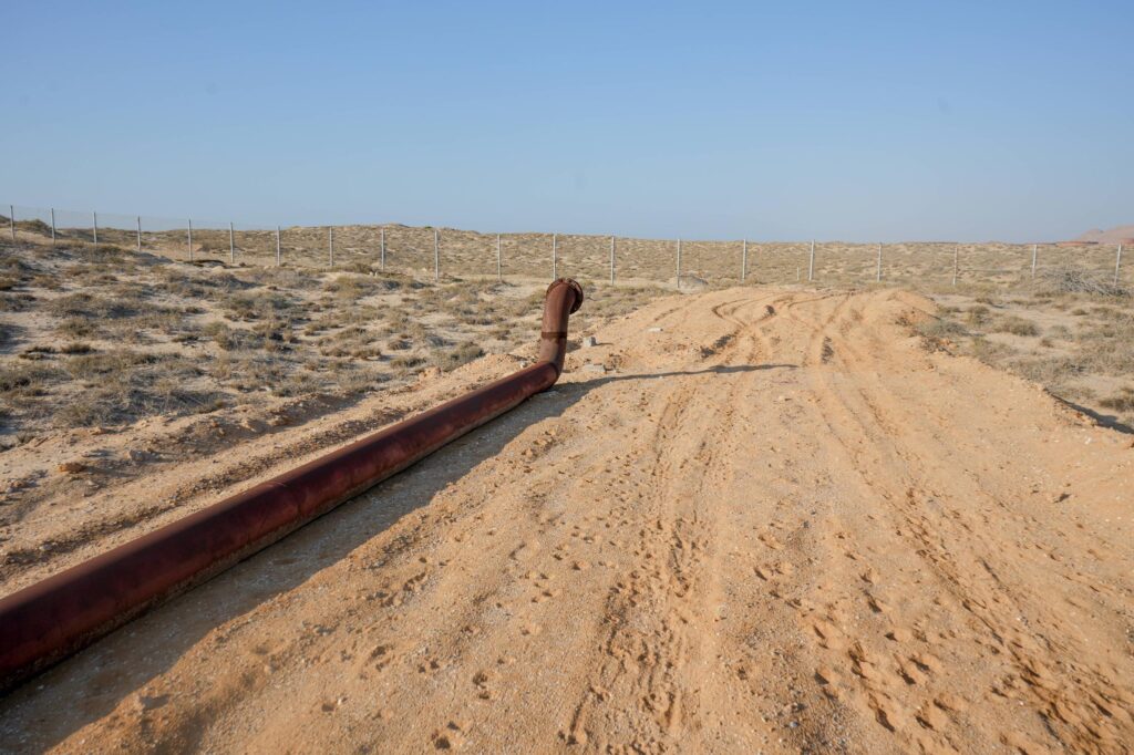 عضو مجلس القيادة الرئاسي البحسني يزور ميناء الضبة النفطي ويتتبع خط لأنبوب نفط غير قانوني عضو مجلس القيادة الرئاسي البحسني يزور ميناء الضبة النفطي ويتتبع خط لأنبوب نفط غير قانوني