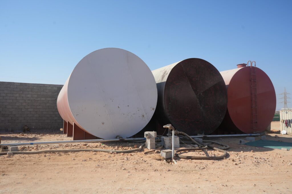 عضو مجلس القيادة الرئاسي البحسني يشيد بيقظة نقطة الصلب في كشف وضبط عملية تهريب للديزل عضو مجلس القيادة الرئاسي البحسني يشيد بيقظة نقطة الصلب في كشف وضبط عملية تهريب للديزل