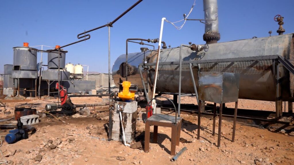 عضو مجلس القيادة الرئاسي البحسني يشيد بيقظة نقطة الصلب في كشف وضبط عملية تهريب للديزل عضو مجلس القيادة الرئاسي البحسني يشيد بيقظة نقطة الصلب في كشف وضبط عملية تهريب للديزل