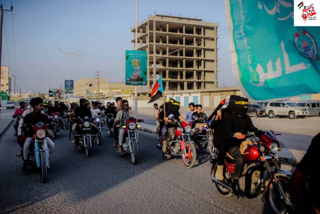 مدينة الشحر تنتفض دعما لغزة: مسيرة جماهيرية وعرض رمزي للمقاومة "صور" مدينة الشحر تنتفض دعما لغزة: مسيرة جماهيرية وعرض رمزي للمقاومة "صور"