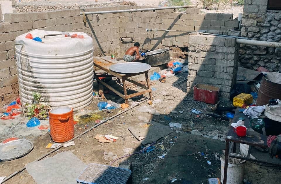 الإصحاح البيئي بساحل حضرموت مع أشغال بروم ميفع يضبطان مخالفات صحية بالمديرية` الإصحاح البيئي بساحل حضرموت مع أشغال بروم ميفع يضبطان مخالفات صحية بالمديرية`