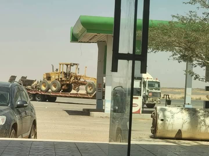 مسلحون من قبيلة الدماشقة يعطلون عمل شركة سعودية في “خط العبر” بمحافظة مارب "صور" مسلحون من قبيلة الدماشقة يعطلون عمل شركة سعودية في “خط العبر” بمحافظة مارب "صور"