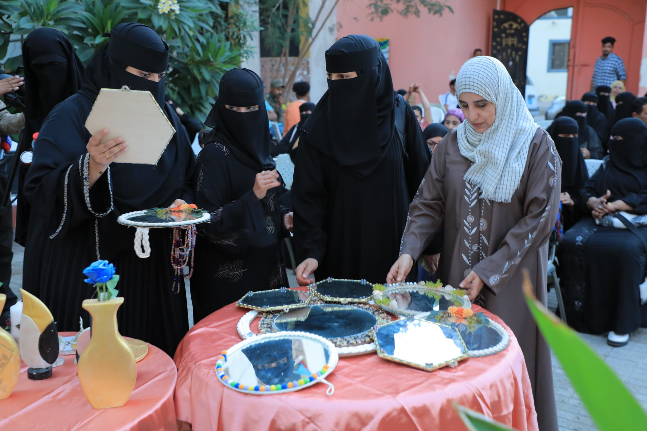 الأمانة العامة تنظم معرضًا للابتكارات والأشغال اليدوية للأطفال من ذوي الاحتياجات الخاصة في العاصمة عدن الأمانة العامة تنظم معرضًا للابتكارات والأشغال اليدوية للأطفال من ذوي الاحتياجات الخاصة في العاصمة عدن