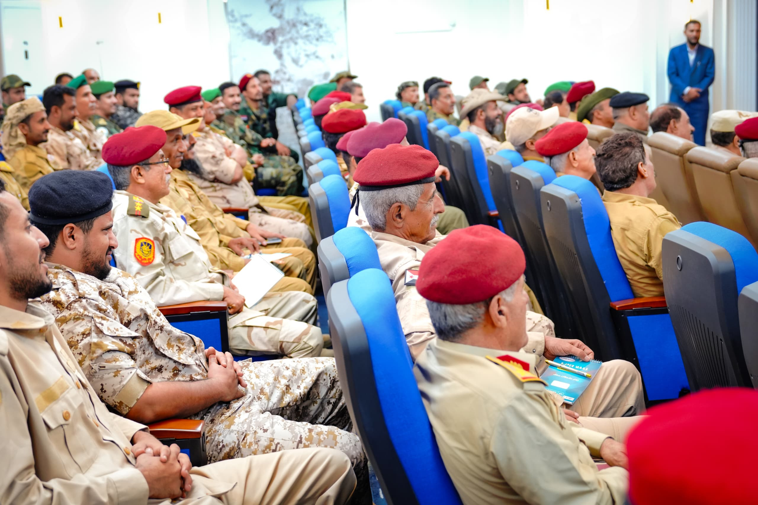 الرئيس الزُبيدي يرأس اجتماعا موسعا للقادة العسكريين والأمنيين الجنوبيين الرئيس الزُبيدي يرأس اجتماعا موسعا للقادة العسكريين والأمنيين الجنوبيين