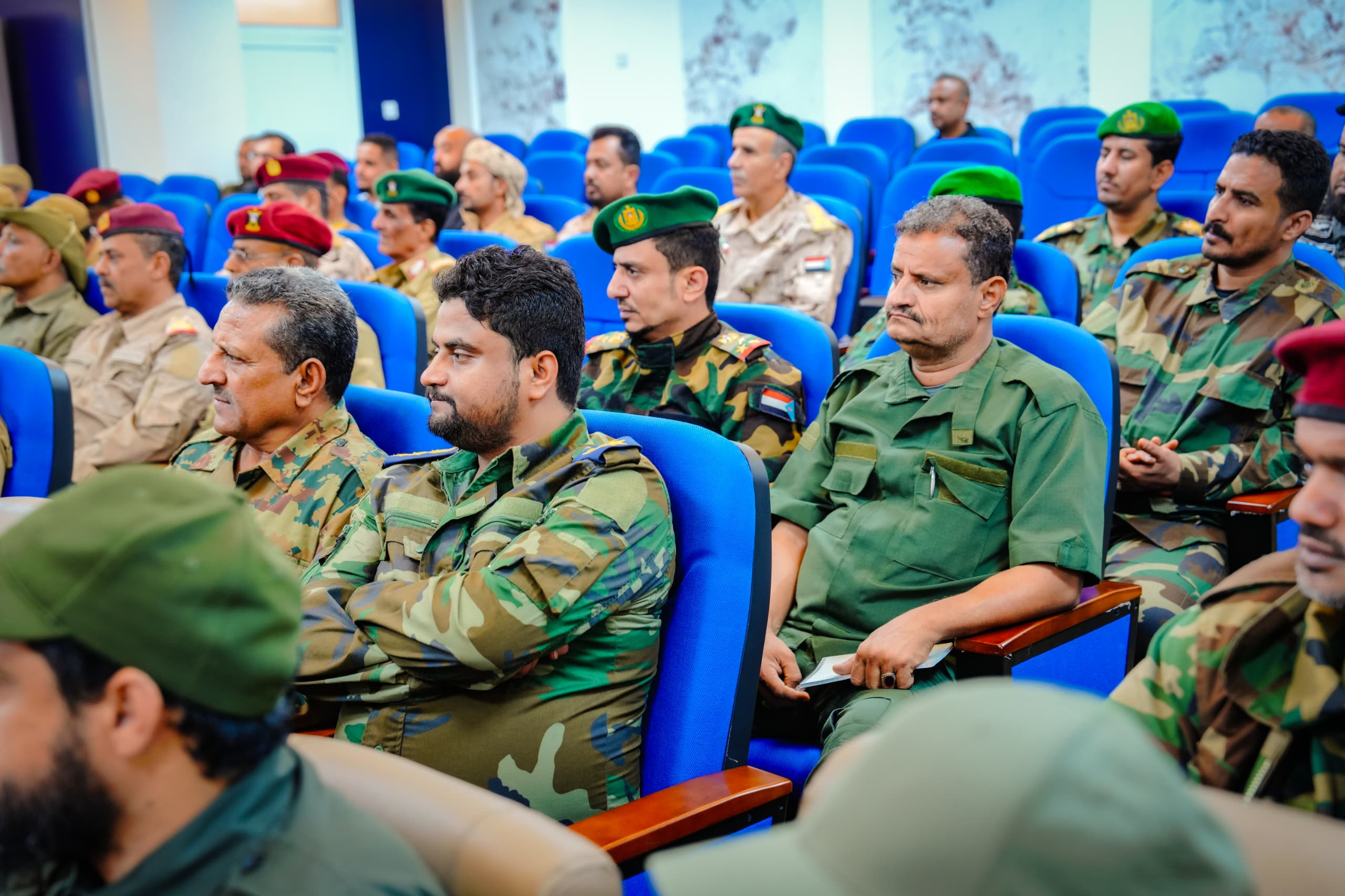 الرئيس الزُبيدي يرأس اجتماعا موسعا للقادة العسكريين والأمنيين الجنوبيين الرئيس الزُبيدي يرأس اجتماعا موسعا للقادة العسكريين والأمنيين الجنوبيين