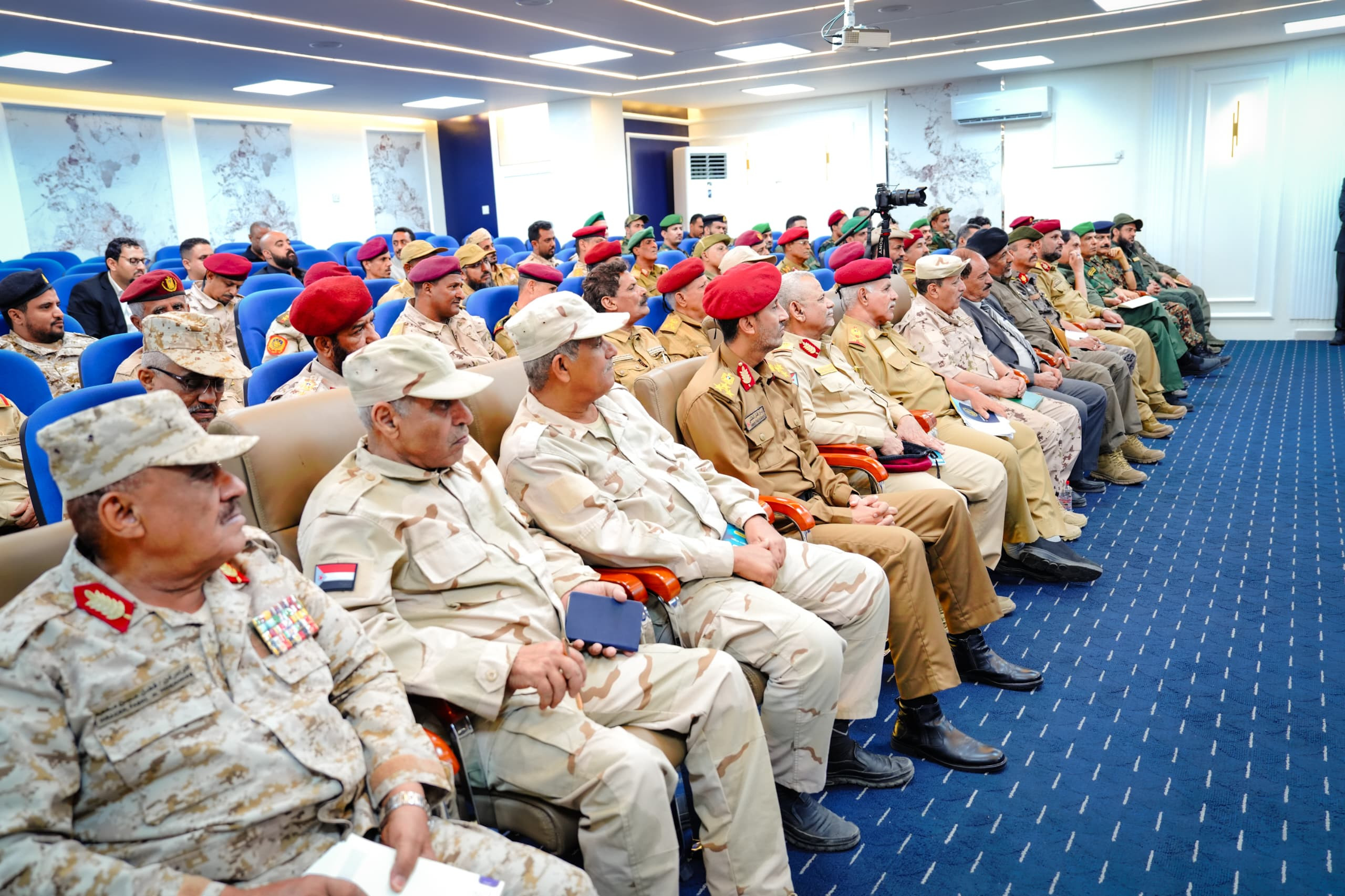 الرئيس الزُبيدي يرأس اجتماعا موسعا للقادة العسكريين والأمنيين الجنوبيين الرئيس الزُبيدي يرأس اجتماعا موسعا للقادة العسكريين والأمنيين الجنوبيين