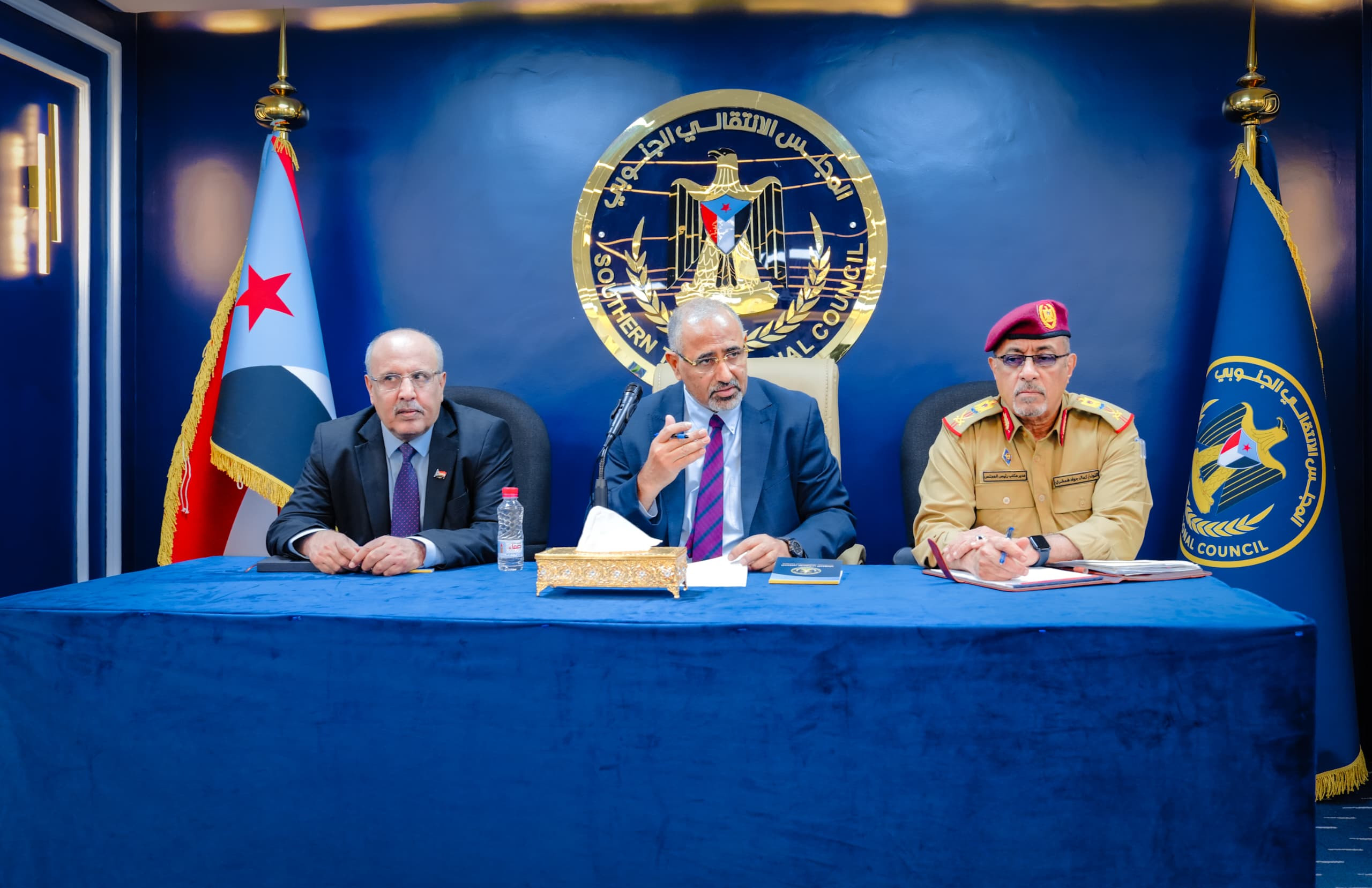 الرئيس الزُبيدي يرأس اجتماعا موسعا للقادة العسكريين والأمنيين الجنوبيين الرئيس الزُبيدي يرأس اجتماعا موسعا للقادة العسكريين والأمنيين الجنوبيين