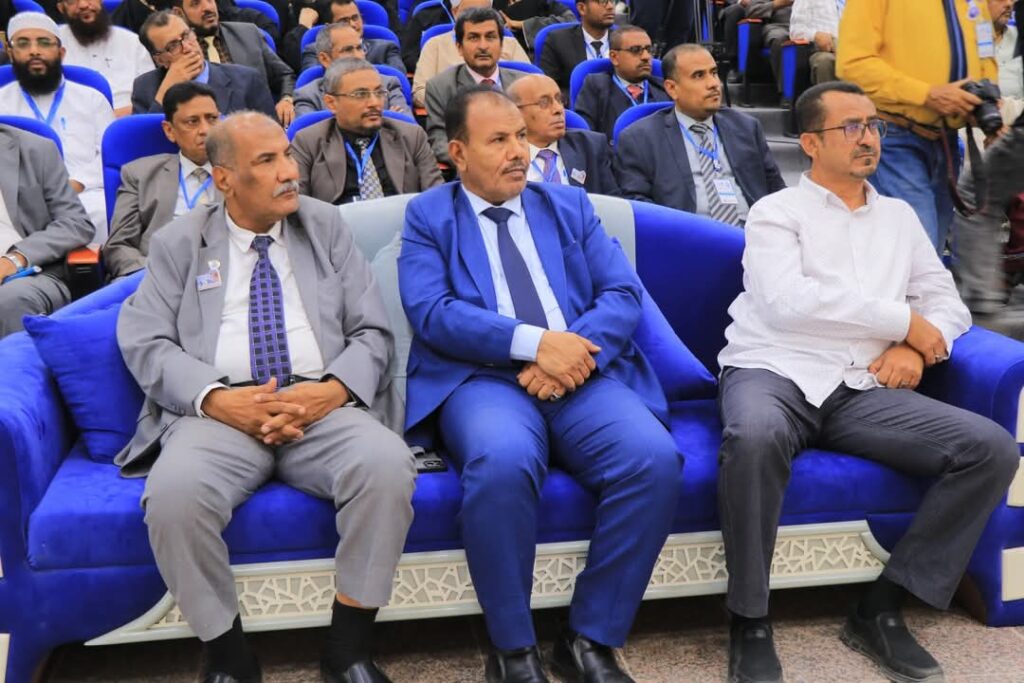 في الجلسة الختامية للمؤتمر :الوكيل العامري يبارك لجامعة سيئون نجاح فعاليات المؤتمر العلمي الدولي الأول للجامعة. في الجلسة الختامية للمؤتمر :الوكيل العامري يبارك لجامعة سيئون نجاح فعاليات المؤتمر العلمي الدولي الأول للجامعة.