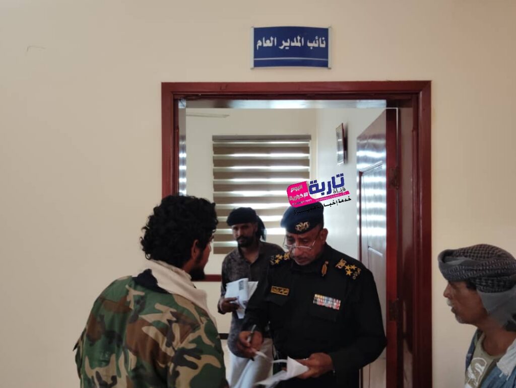 عقب افتتاح المبنى الجديد .. عدسة كاميرا تاربه اليوم الاخباري تزور إدارة الهجرة و الجوازات فرع ساحل حضرموت "شاهد الصور" عقب افتتاح المبنى الجديد .. عدسة كاميرا تاربه اليوم الاخباري تزور إدارة الهجرة و الجوازات فرع ساحل حضرموت "شاهد الصور"