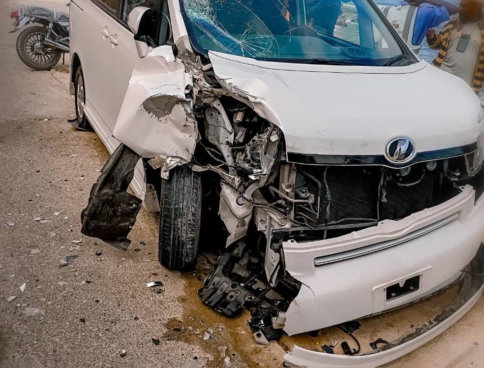حضرموت : وفاة شاب وإصابة آخر في حادث مروري مروع بمدينة بروم حضرموت : وفاة شاب وإصابة آخر في حادث مروري مروع بمدينة بروم