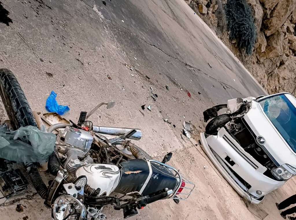 حضرموت : وفاة شاب وإصابة آخر في حادث مروري مروع بمدينة بروم حضرموت : وفاة شاب وإصابة آخر في حادث مروري مروع بمدينة بروم