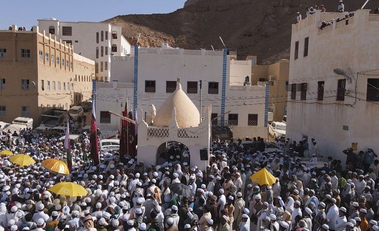 الزيارة السنوية للنبي هود .. عبق التراث الحضرمي ومزيج من الروحانية والتقاليد العريقة الزيارة السنوية للنبي هود .. عبق التراث الحضرمي ومزيج من الروحانية والتقاليد العريقة