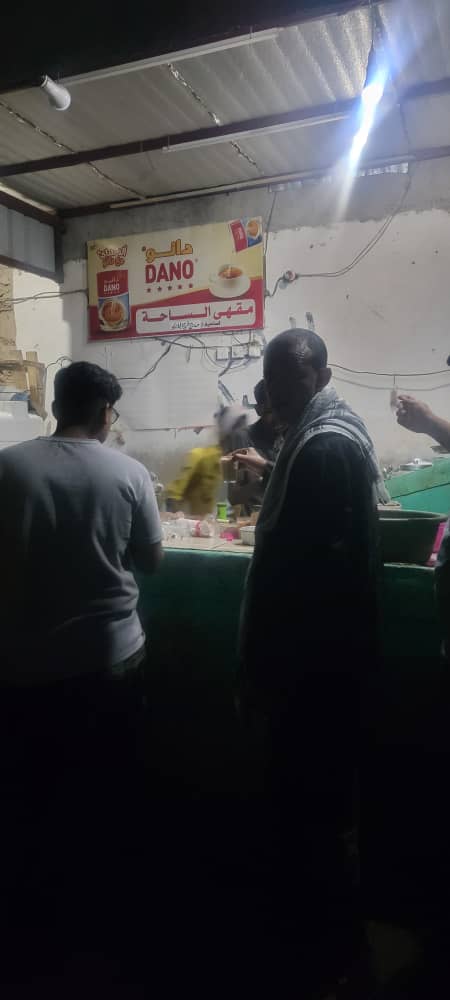 شاهد بالصور .. اكبر مقهى في مدينة الشحر روادها من الشباب والإعلاميين ورجال الفكر والثقافة اكبر مساحه تقع في ساحة الشهداء السعبه شاهد بالصور .. اكبر مقهى في مدينة الشحر روادها من الشباب والإعلاميين ورجال الفكر والثقافة اكبر مساحه تقع في ساحة الشهداء السعبه