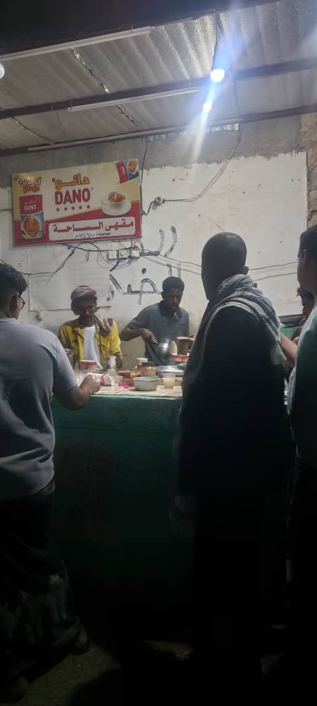 شاهد بالصور .. اكبر مقهى في مدينة الشحر روادها من الشباب والإعلاميين ورجال الفكر والثقافة اكبر مساحه تقع في ساحة الشهداء السعبه شاهد بالصور .. اكبر مقهى في مدينة الشحر روادها من الشباب والإعلاميين ورجال الفكر والثقافة اكبر مساحه تقع في ساحة الشهداء السعبه