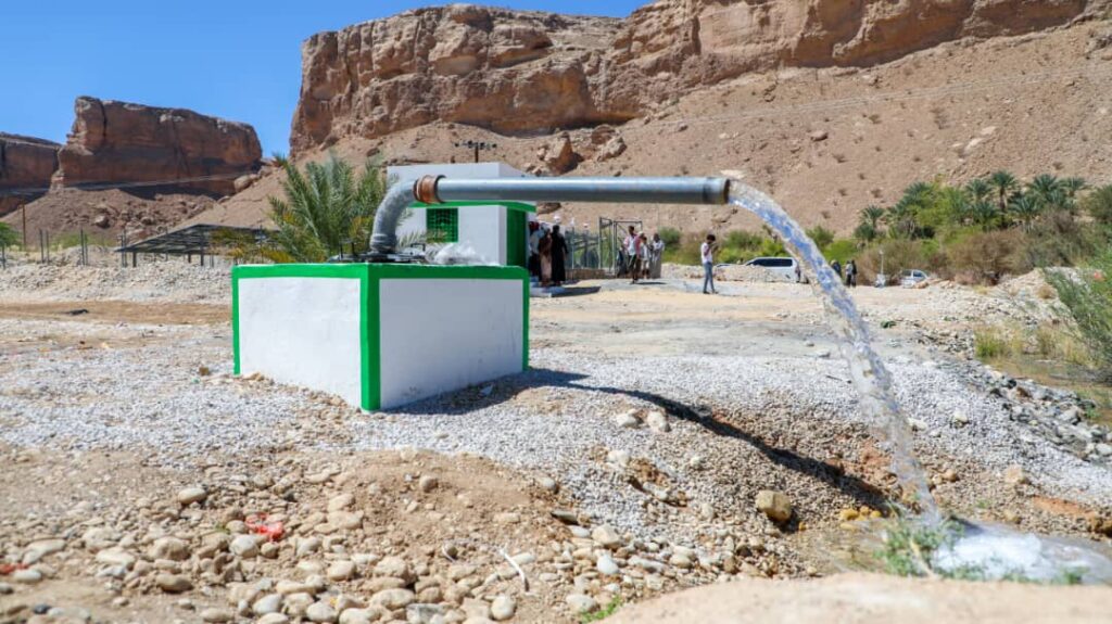 افتتاح مشروع بئر الرحمة 1 في مديرية وادي العين وحورة افتتاح مشروع بئر الرحمة 1 في مديرية وادي العين وحورة