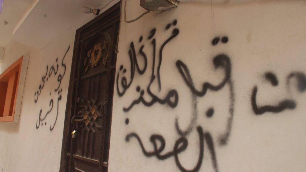 مكتب وزارة الصحة والسكان بحضرموت الساحل يقوم بحملة تفتيشية وإغلاق لعدد من المنشآت الخاصة الطبية المخالفة بالمكلا مكتب وزارة الصحة والسكان بحضرموت الساحل يقوم بحملة تفتيشية وإغلاق لعدد من المنشآت الخاصة الطبية المخالفة بالمكلا