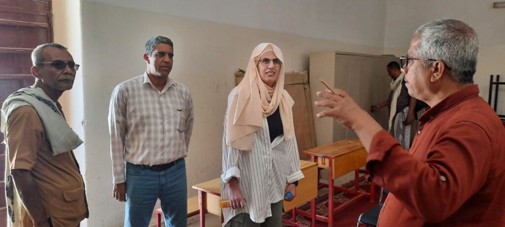 مديرة مشروع العمارة الفريدةومدير المدن التاريخية يلتقون مدير مدرسة عبدالله بن سميط مديرة مشروع العمارة الفريدةومدير المدن التاريخية يلتقون مدير مدرسة عبدالله بن سميط