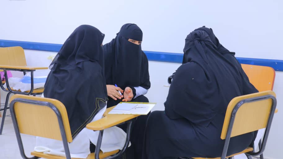 اقامتها دائرة المرأة بمؤتمر حضرموت الجامع بالشراكة مع فرع اتحاد نساء اليمن بالوادي والصحراء:ورشة عمل حول فن التعامل مع المرضى ( دعم نفسي ) تعقد بمدينة سيئون اقامتها دائرة المرأة بمؤتمر حضرموت الجامع بالشراكة مع فرع اتحاد نساء اليمن بالوادي والصحراء:ورشة عمل حول فن التعامل مع المرضى ( دعم نفسي ) تعقد بمدينة سيئون