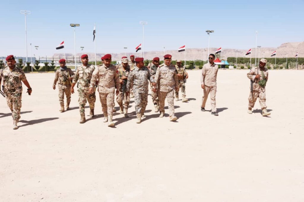 قائد المنطقة العسكرية الأولى يلتقي ضباط وأفراد اللواء 101 شرطة جوية ويلقي كلمة توجيهية حول دور القوات المسلحة في حماية المنافذ الحيوية ويتفقد منشئات اللواء قائد المنطقة العسكرية الأولى يلتقي ضباط وأفراد اللواء 101 شرطة جوية ويلقي كلمة توجيهية حول دور القوات المسلحة في حماية المنافذ الحيوية ويتفقد منشئات اللواء