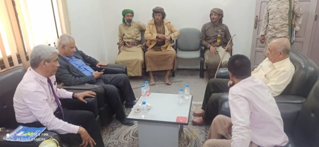 مدراء عموم مديرية سيئون ومكتبي السياحة والثقافة بوادي حضرموت يستقبلون ثلاثة رحالة قادمين من شبوة عبر الجمال مدراء عموم مديرية سيئون ومكتبي السياحة والثقافة بوادي حضرموت يستقبلون ثلاثة رحالة قادمين من شبوة عبر الجمال
