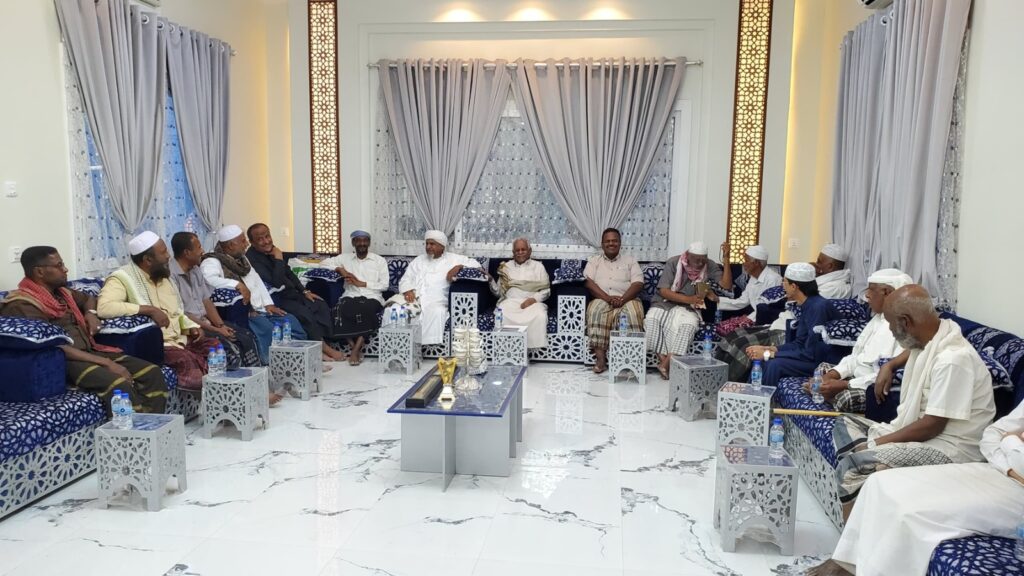 تزامنا مع الذكرى 62 لتأسيس مدرسة التعاون بسحيل سيئون :وجهاء واعيان وشخصيات حي السحيل بسيئون يكرمون الشخصية التربوية والاجتماعية الأستاذ الشيخ / عبدالله صالح الكثيري تزامنا مع الذكرى 62 لتأسيس مدرسة التعاون بسحيل سيئون :وجهاء واعيان وشخصيات حي السحيل بسيئون يكرمون الشخصية التربوية والاجتماعية الأستاذ الشيخ / عبدالله صالح الكثيري