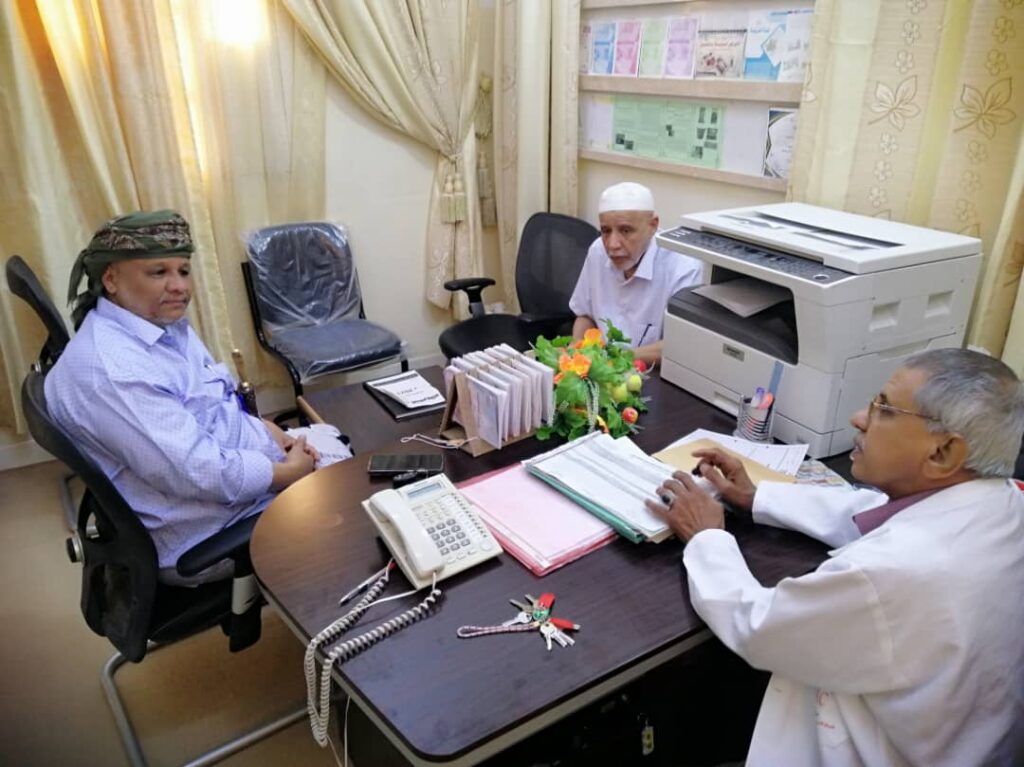 الشيخ خالد محسن العامري عاقل منطقة تاربة والشيخ حسن صالح بن قناص العامري يقومون بزيارة للمركز الصحي الإسعافي بتاربة الشيخ خالد محسن العامري عاقل منطقة تاربة والشيخ حسن صالح بن قناص العامري يقومون بزيارة للمركز الصحي الإسعافي بتاربة