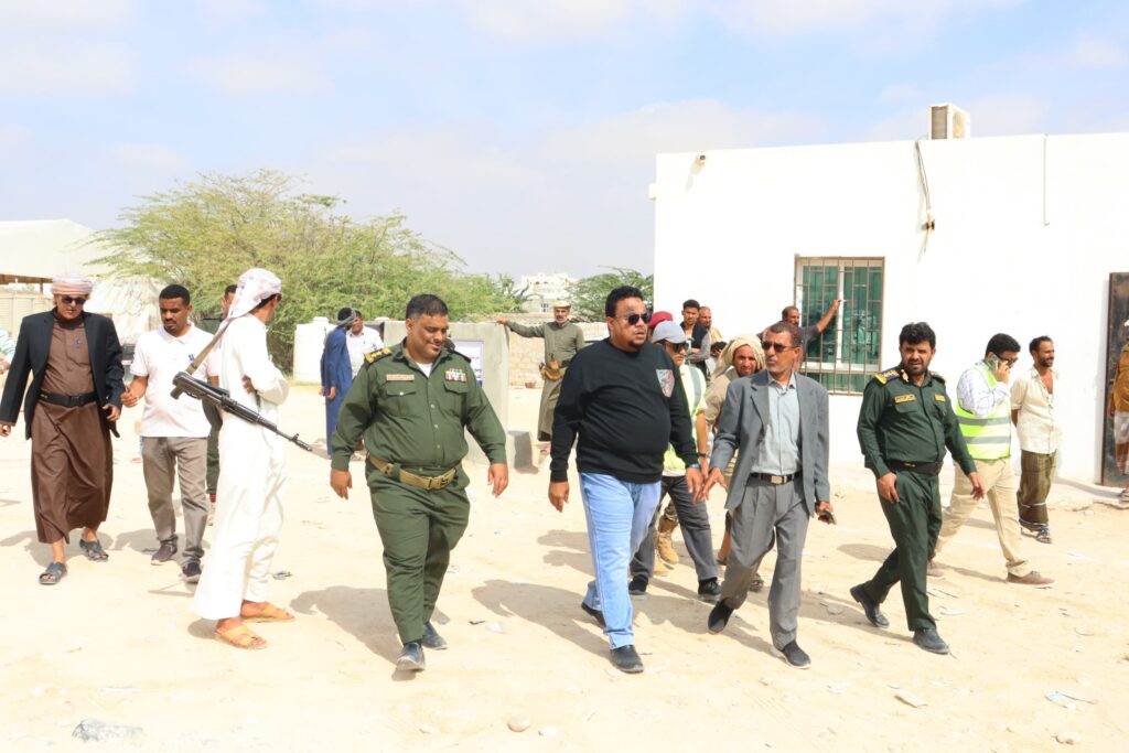 الوكيل قويزان يضع حجر الأساس لمشروع مبنى مصلحة الأحوال المدنية والسجل المدني بمحافظة المهرة . الوكيل قويزان يضع حجر الأساس لمشروع مبنى مصلحة الأحوال المدنية والسجل المدني بمحافظة المهرة .