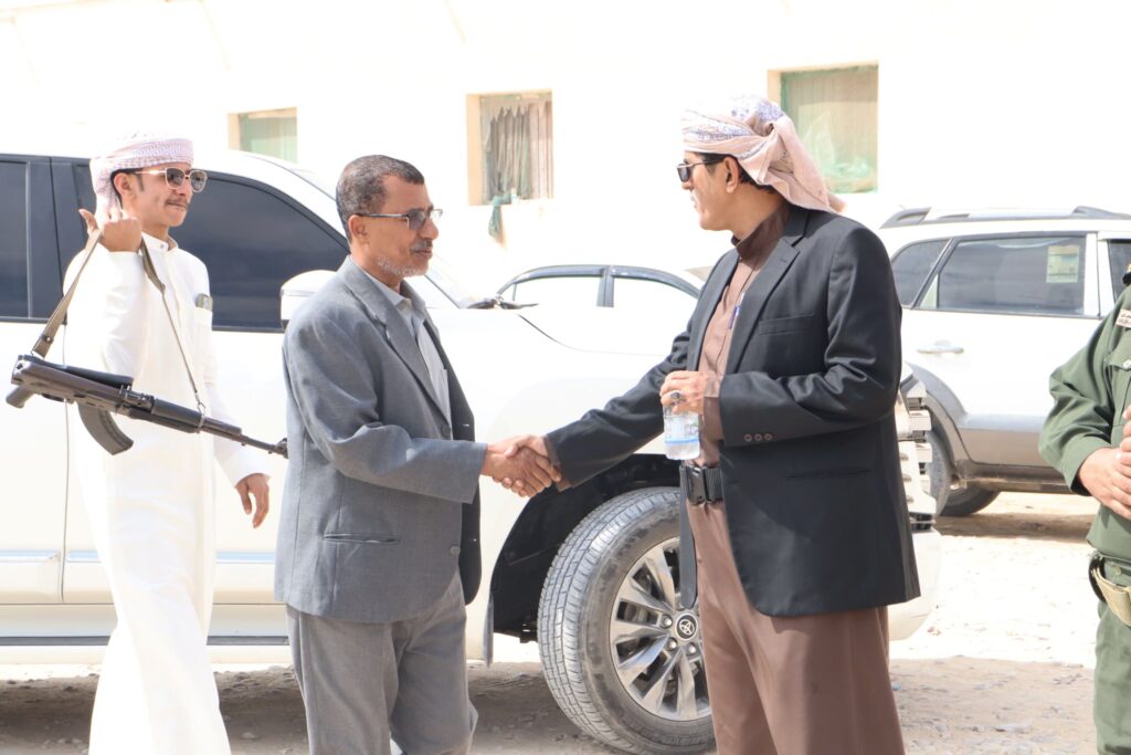 الوكيل قويزان يضع حجر الأساس لمشروع مبنى مصلحة الأحوال المدنية والسجل المدني بمحافظة المهرة . الوكيل قويزان يضع حجر الأساس لمشروع مبنى مصلحة الأحوال المدنية والسجل المدني بمحافظة المهرة .