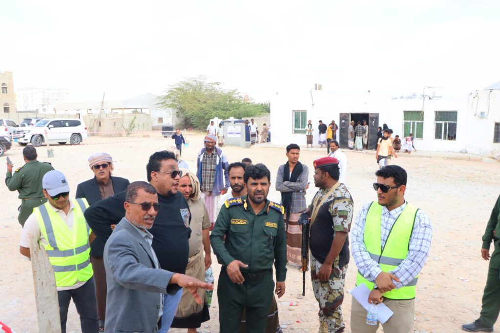 الوكيل قويزان يضع حجر الأساس لمشروع مبنى مصلحة الأحوال المدنية والسجل المدني بمحافظة المهرة . الوكيل قويزان يضع حجر الأساس لمشروع مبنى مصلحة الأحوال المدنية والسجل المدني بمحافظة المهرة .