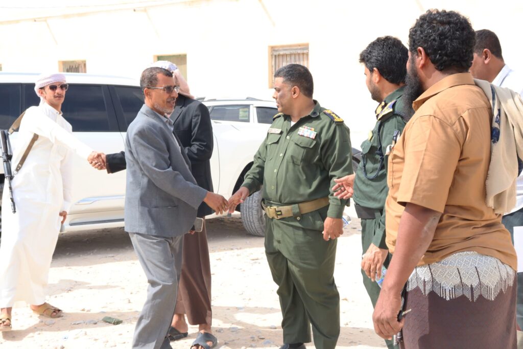 الوكيل قويزان يضع حجر الأساس لمشروع مبنى مصلحة الأحوال المدنية والسجل المدني بمحافظة المهرة . الوكيل قويزان يضع حجر الأساس لمشروع مبنى مصلحة الأحوال المدنية والسجل المدني بمحافظة المهرة .