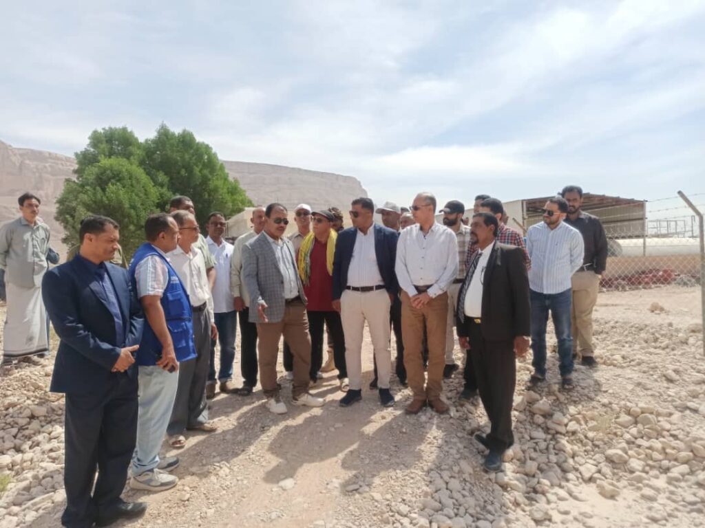 وضع حجر الاساس لمشروع توفير محطة طاقة شمسية هجينه قدرة (626 كيلو وات) لحقل دمون بتريم وضع حجر الاساس لمشروع توفير محطة طاقة شمسية هجينه قدرة (626 كيلو وات) لحقل دمون بتريم